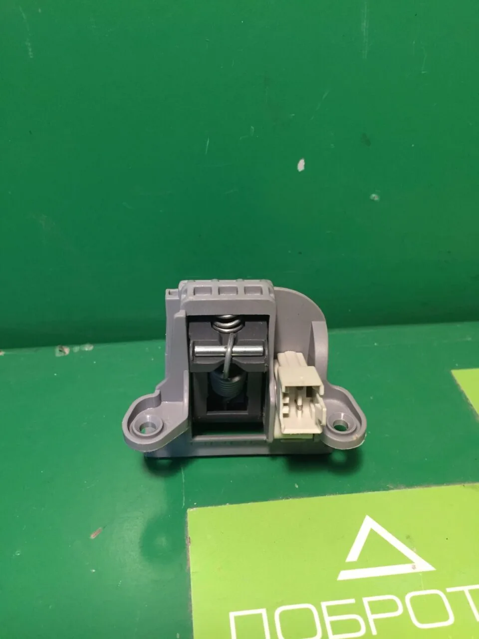 Замок двери Indesit Ariston Whirlpool  C00282805 для пмм
