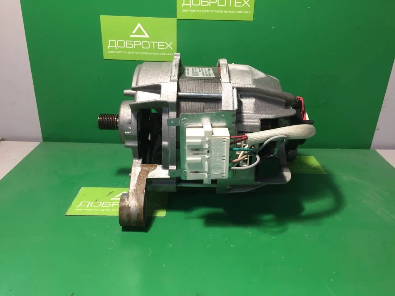 Двигатель Indesit Nidec W160029307.01 -6 контактов