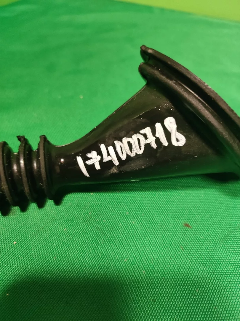 Патрубок Ariston Indesit 174000718 для стиральных машин