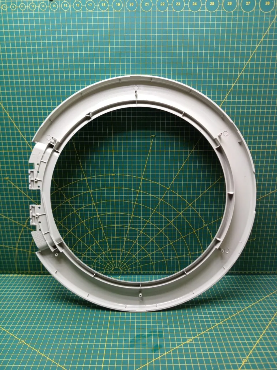 Обрамление внешнее Ariston Indesit 250006731 серебро 44см