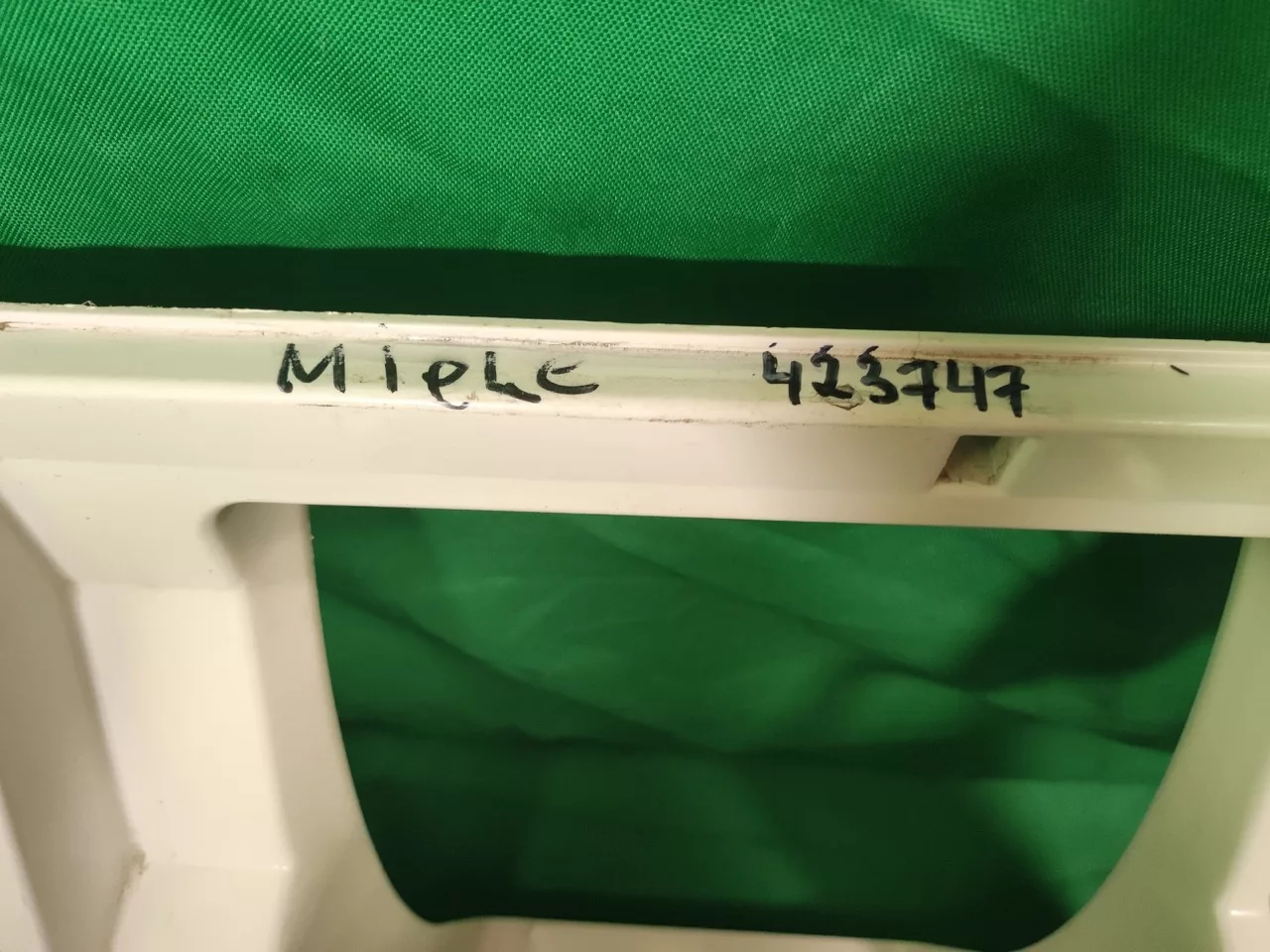 Рама люка Miele 423747 вертикальной загрузки для стиральной машины