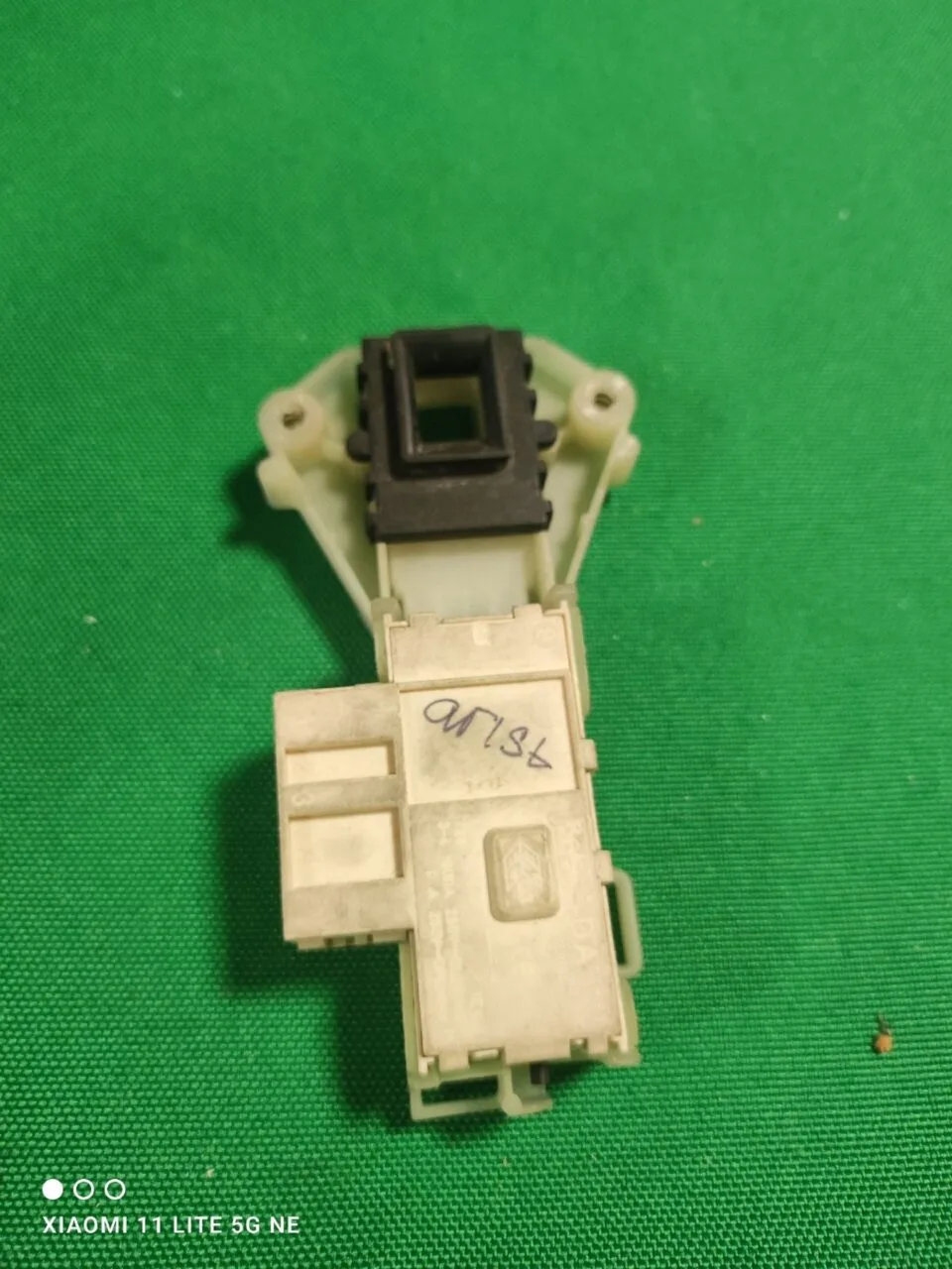 Замок люка (УБЛ) Ariston 7A885501