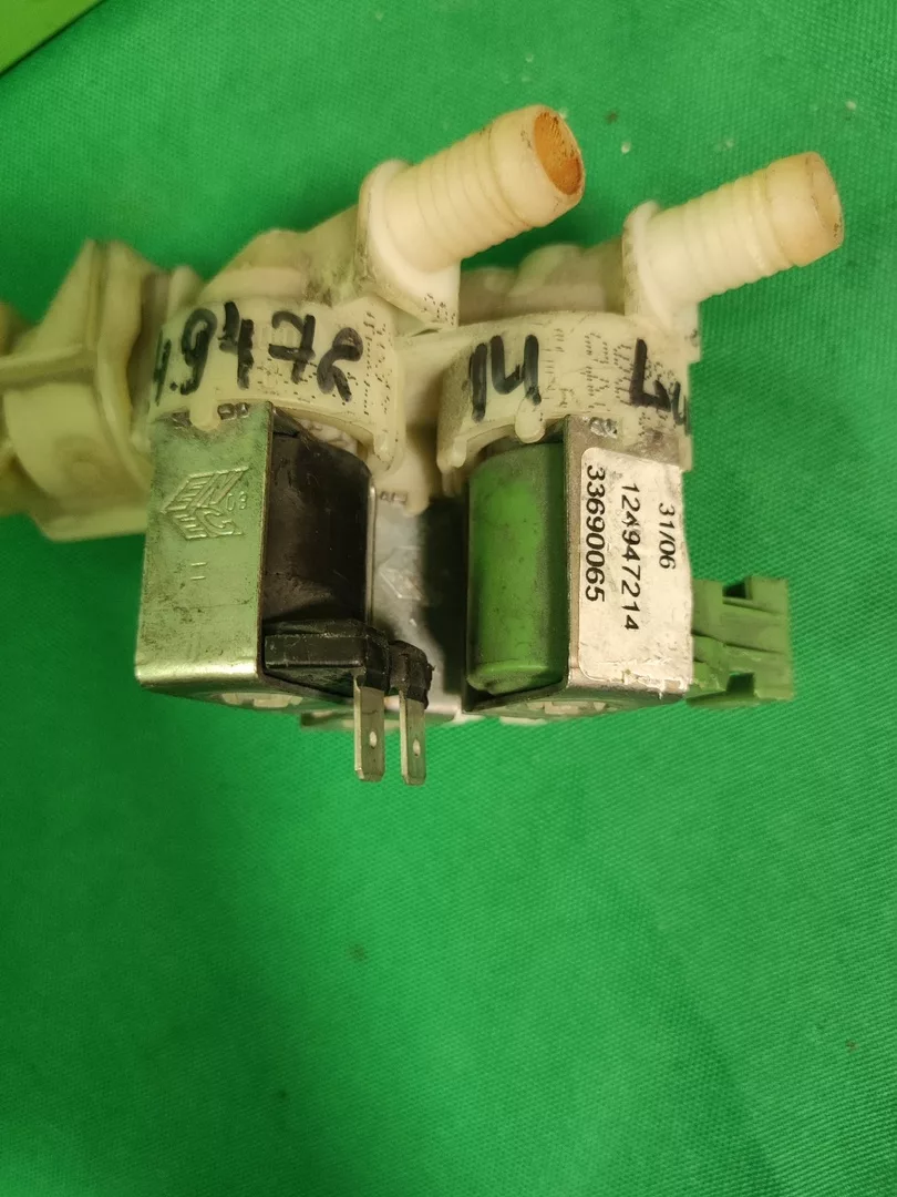 Клапан тройной Electrolux 124947214 с переходн. конт. фишка