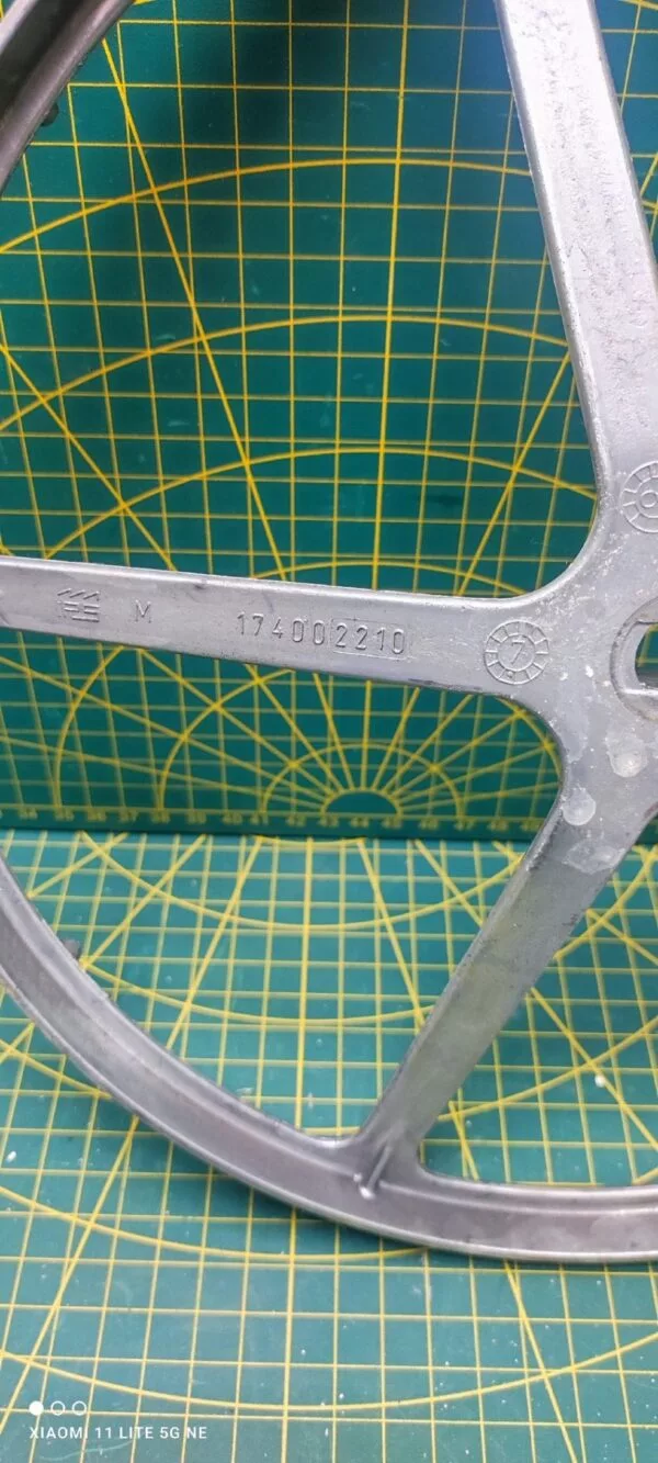 Шкив Indesit 174002210