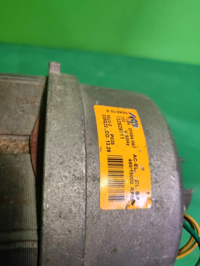 Двигатель Electrolux ACC 132529611 -6 контактов