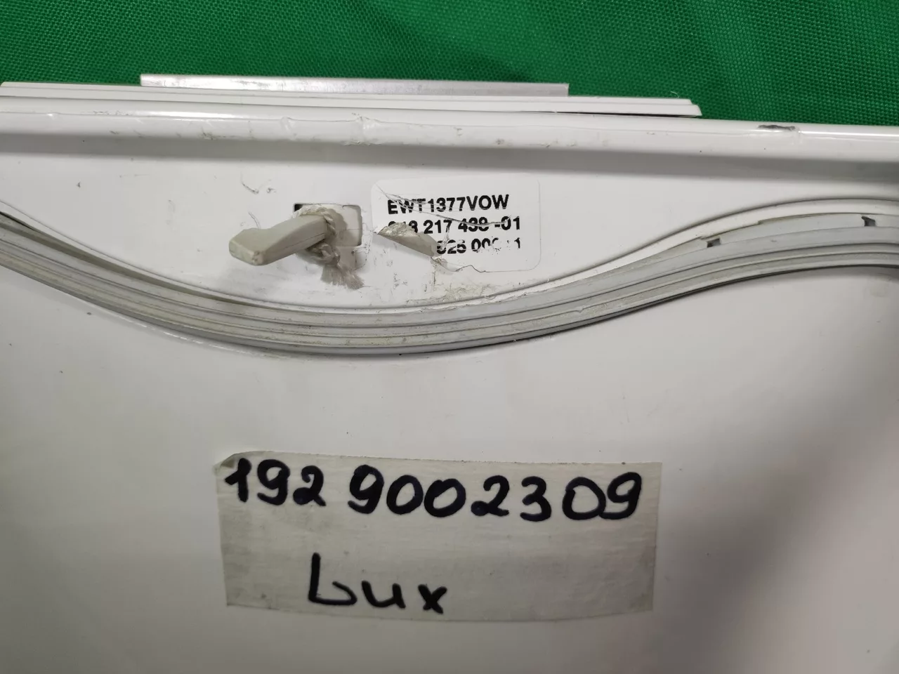 Крышка люка Electrolux 129002309 стиральной машины с вертикальной загрузкой