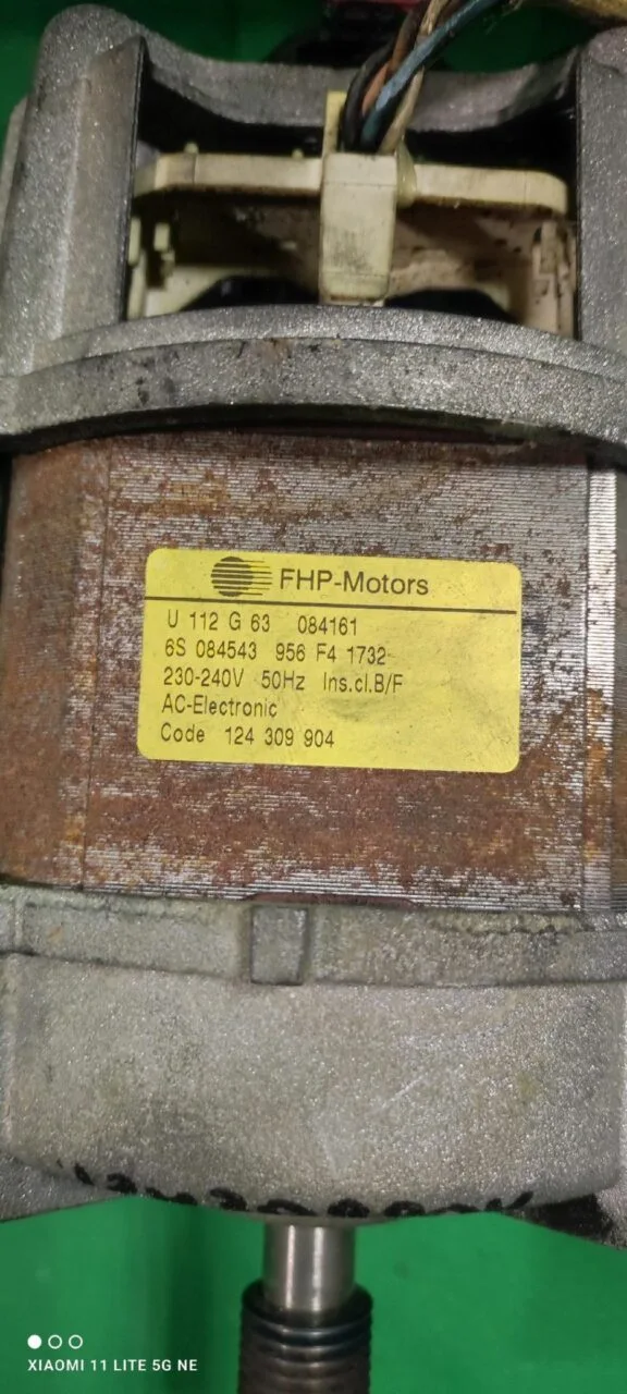 Двигатель Electrolux FHP 124309904 -8 контактов