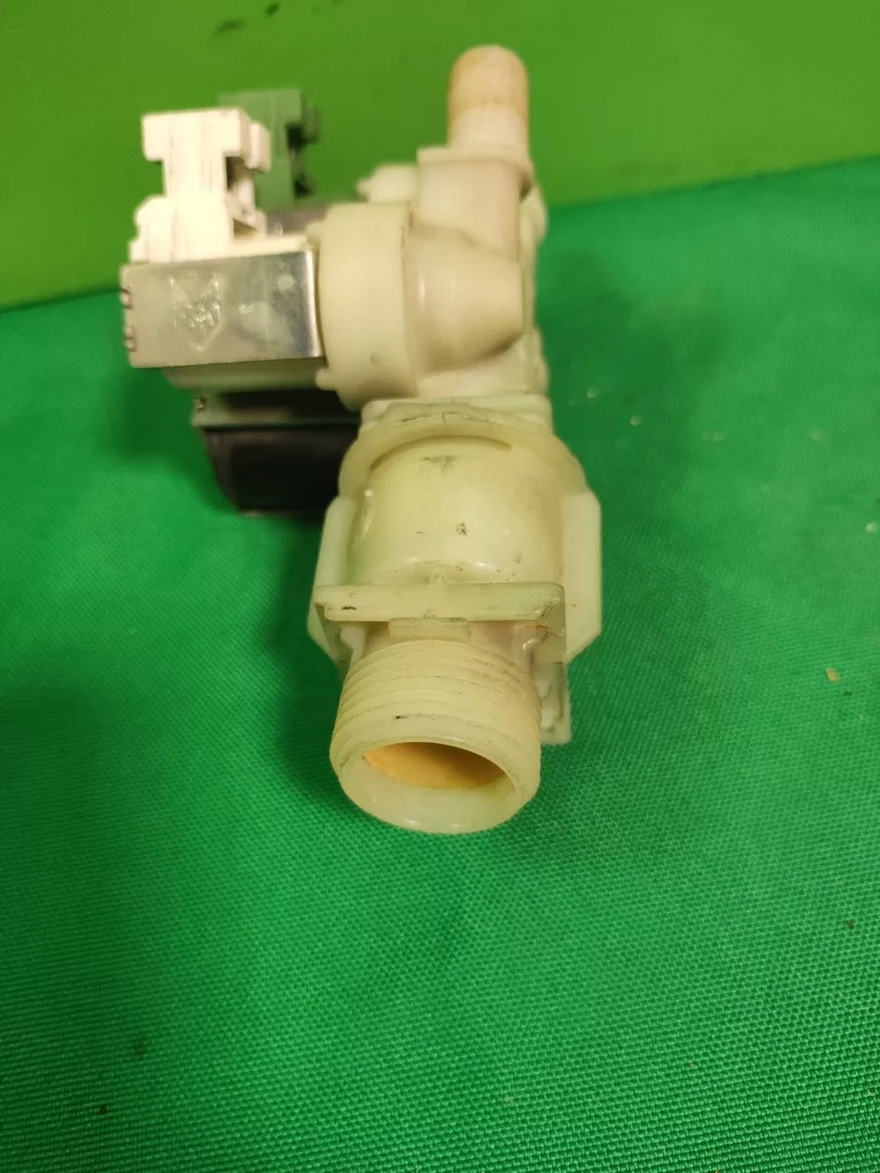 Клапан тройной Electrolux 124947214 с переходн. конт. фишка