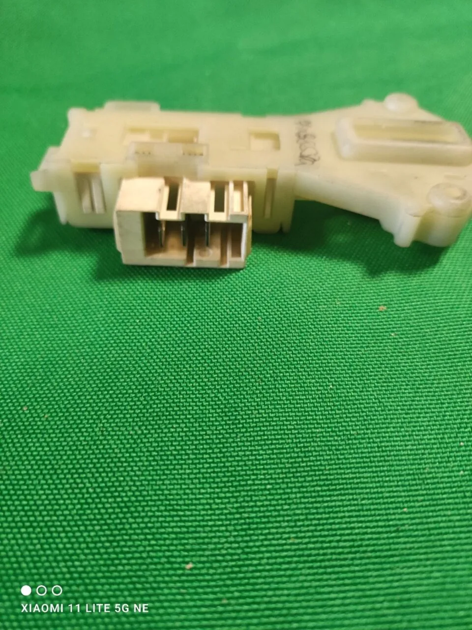 Замок люка (УБЛ) Ariston 7A885501