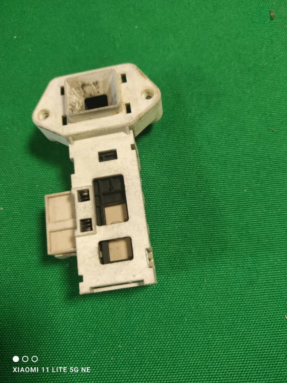 Замок люка (УБЛ) Bosch 5500011101 5500005878 винт