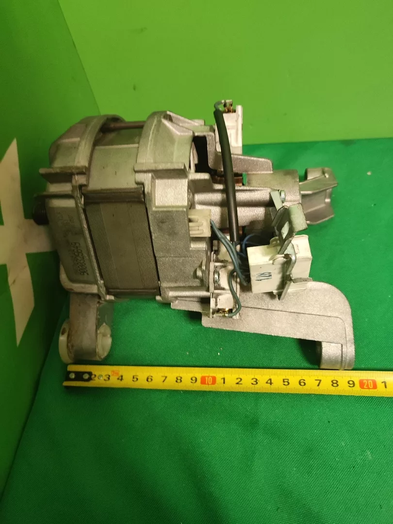 Двигатель Bosch 9000325649 -6 контактов