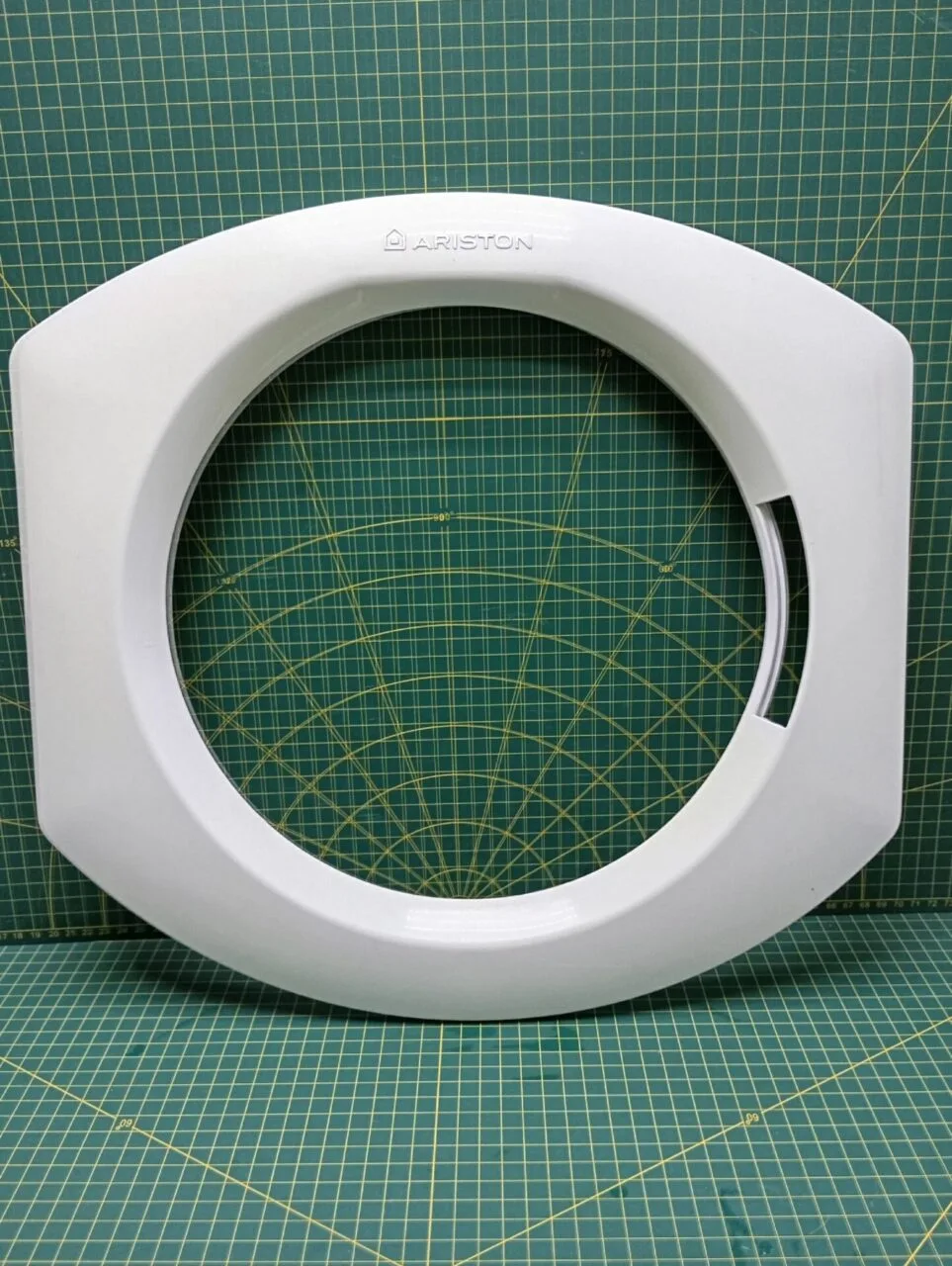 Обрамление внешнее Ariston 2500263 бел