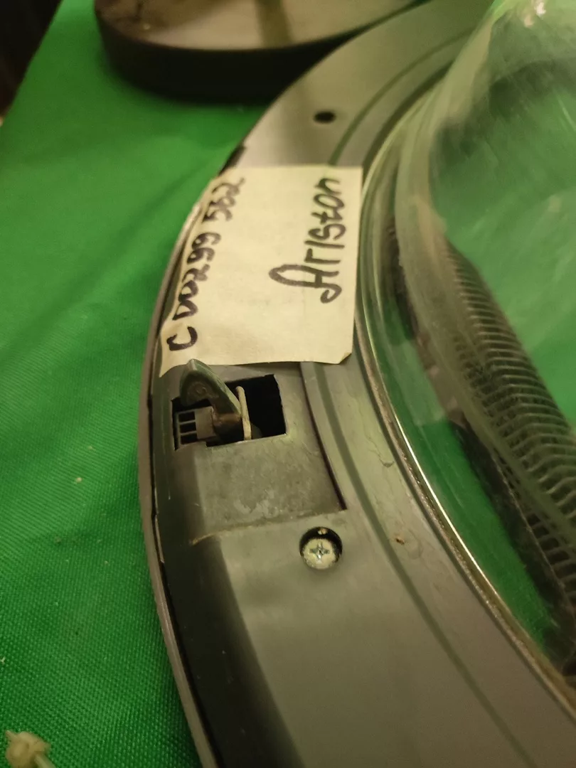 Люк Ariston C00299562 узкое стекло крючок