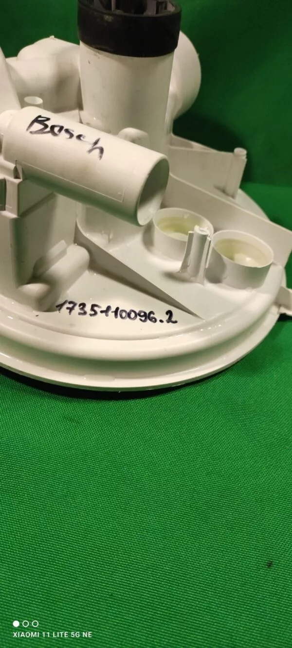 Ssj1HMmXgZg Чаша Bosch 1735110096.2 для пмм