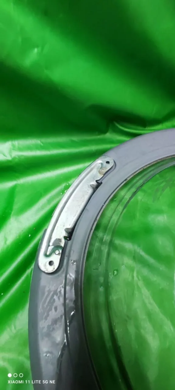 Люк Electrolux 8072235065 сер с дефектом