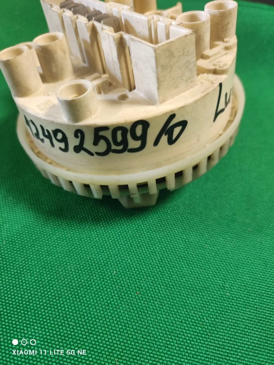 UyyC2634zb4 Прессостат Electrolux 12492599/0