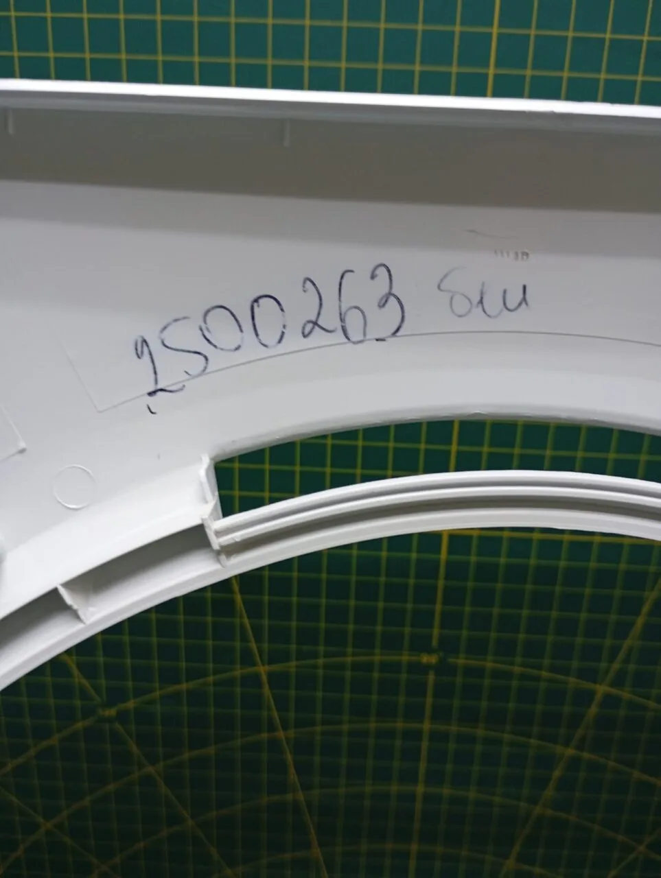 Обрамление внешнее Ariston 2500263 бел
