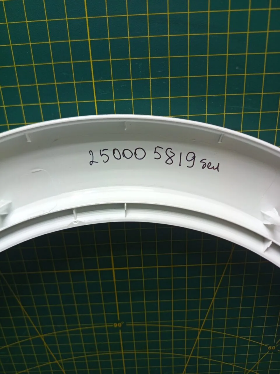 Обрамление внешнее Ariston Indesit 250005819 бел