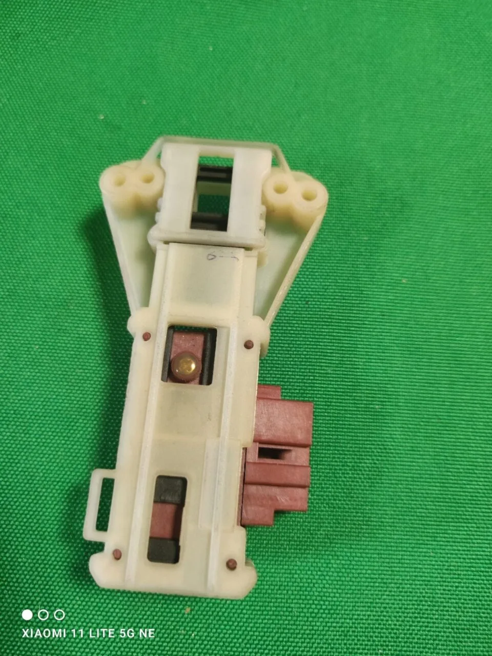 Замок люка (УБЛ) Ariston 16001575903