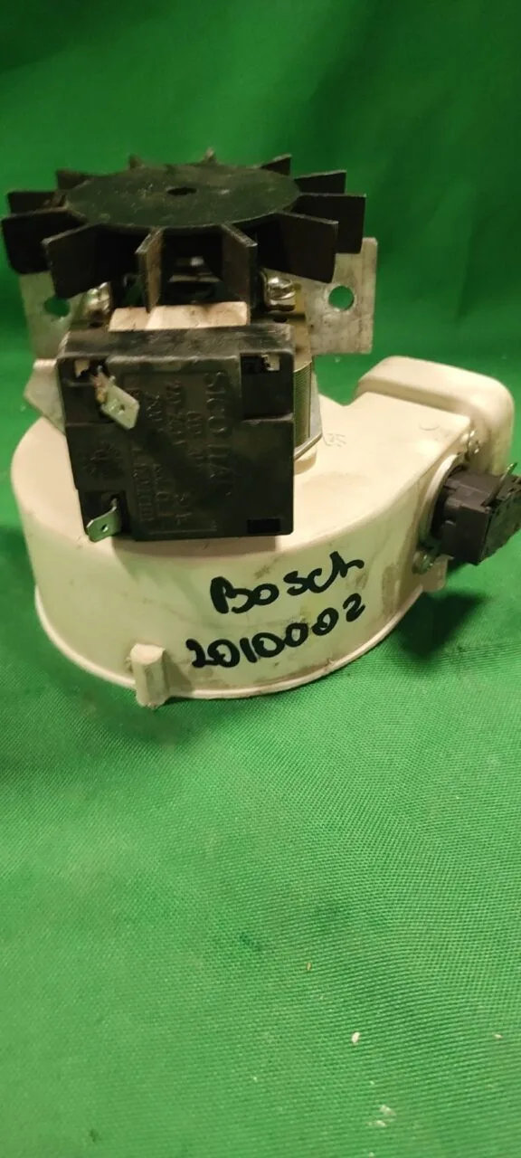Мотор сушки с крыльчаткой Bosch 2010002 Мотор сушки с крыльчаткой Bosch 2010002