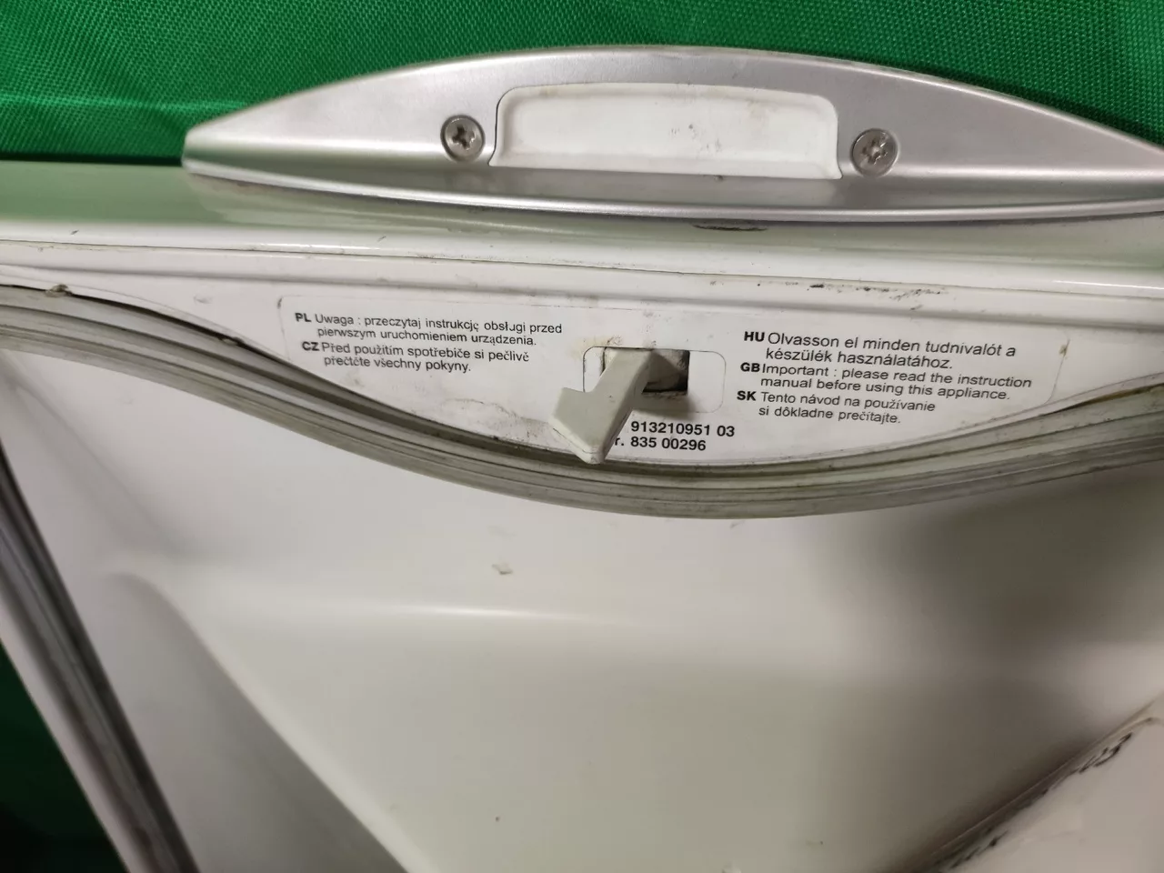 Крышка люка Electrolux 913210951-03 стиральной машины с вертикальной загрузкой