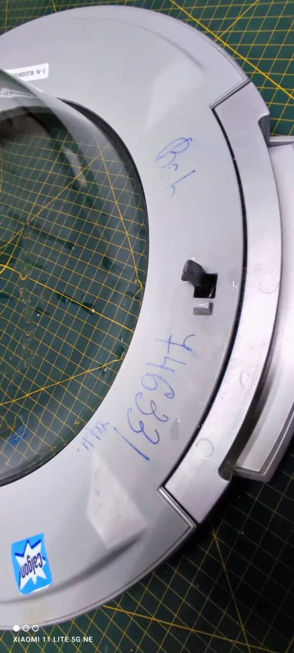 Люк Bosch 746331 черный