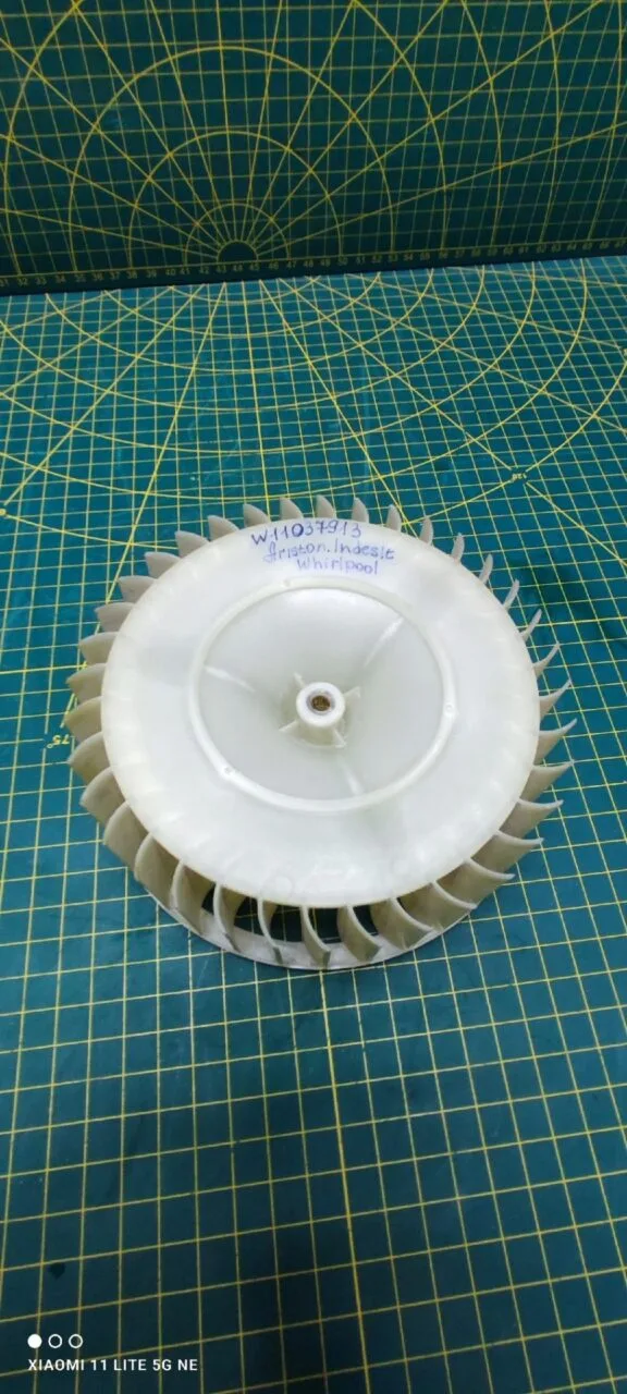 Крыльчатка Ariston Indesit Whirlpool W11037913
