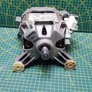 Двигатель Bosch 9000831384 с 3d датчиком 7 контактов
