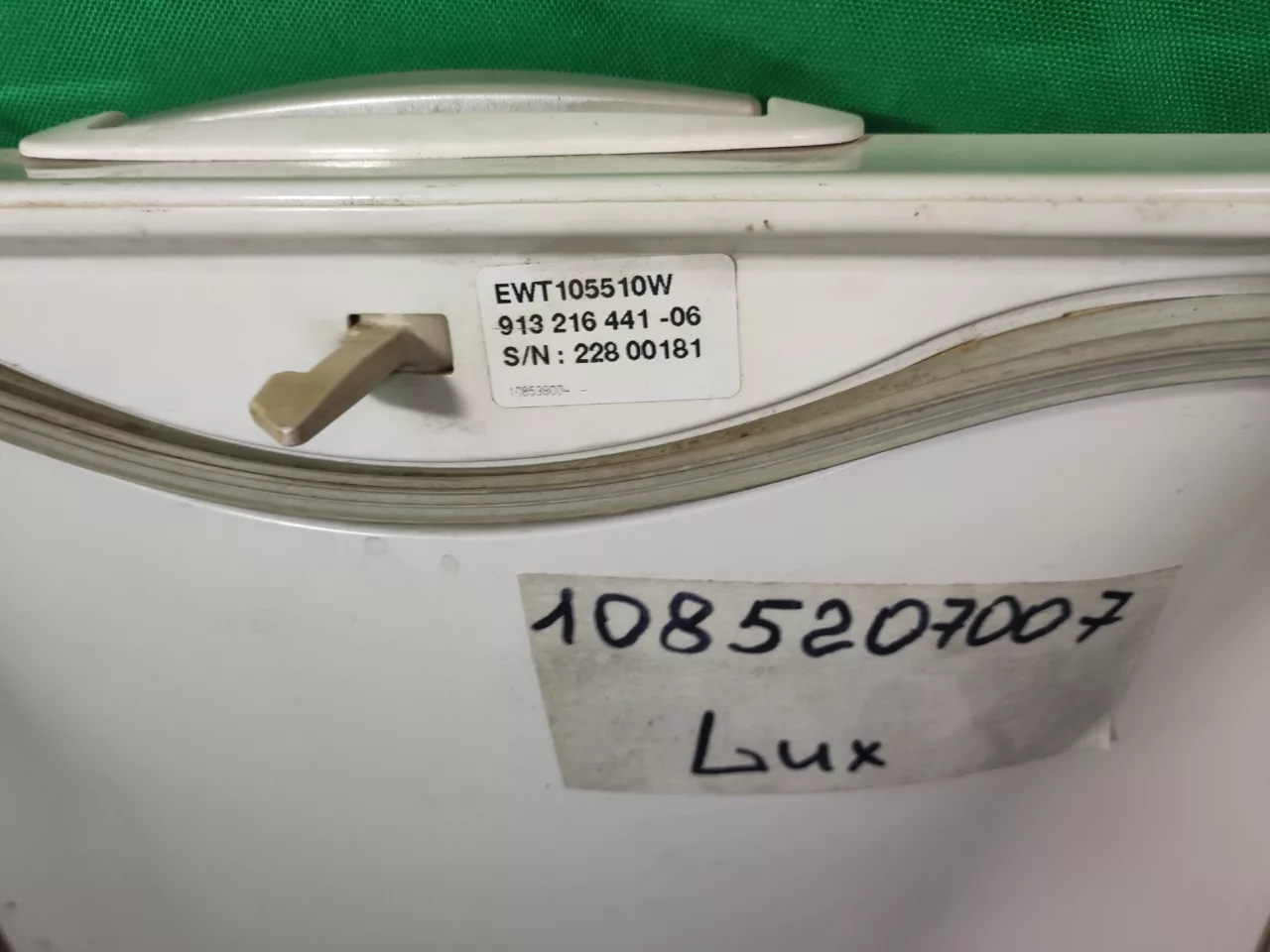 Крышка люка Electrolux 1085207007 стиральной машины с вертикальной загрузкой