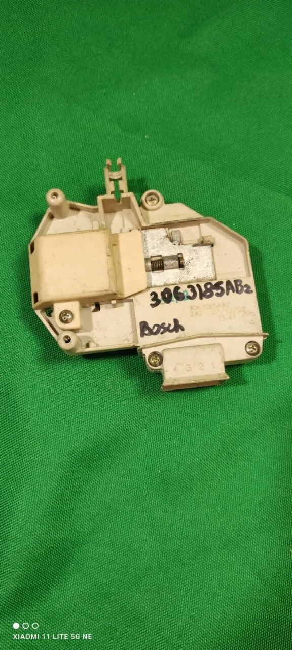 Замок люка (УБЛ) Bosch  3063185AB2