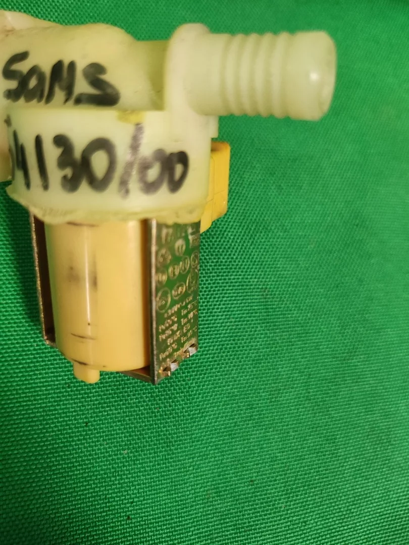 Z4mKAJcsxeE Клапан одинарный Samsung S4130/00 фишка
