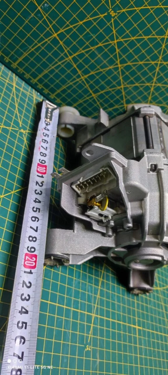 Двигатель Bosch 9000686075 7 контактов