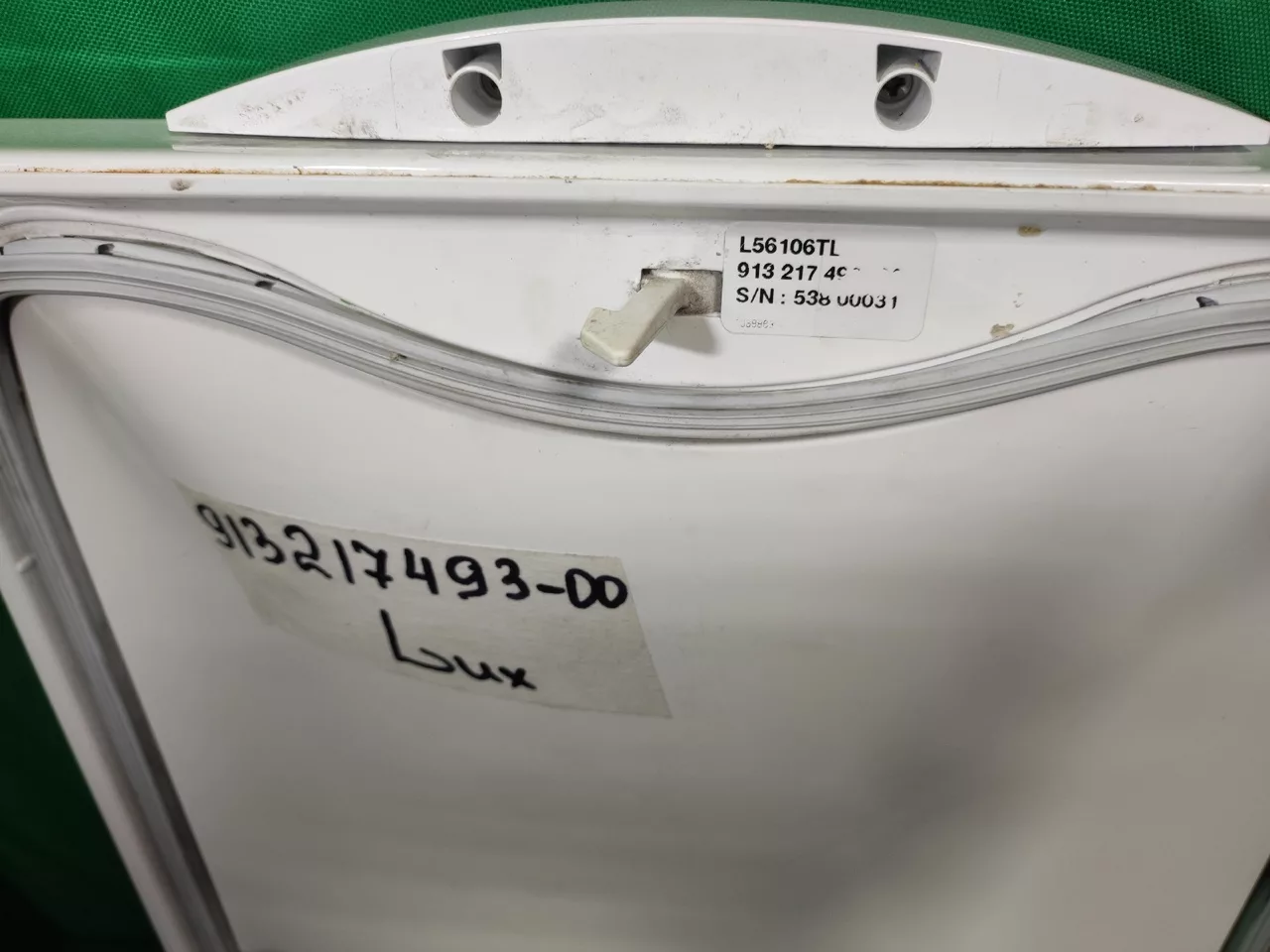Крышка люка Electrolux 913217493-00 стиральной машины с вертикальной загрузкой