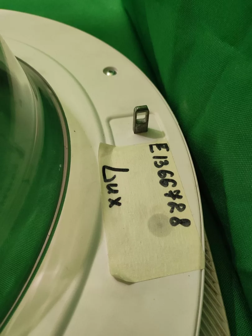 ZmBrJjT30rw Люк Electrolux E1366728 в сборе для стиральных машин