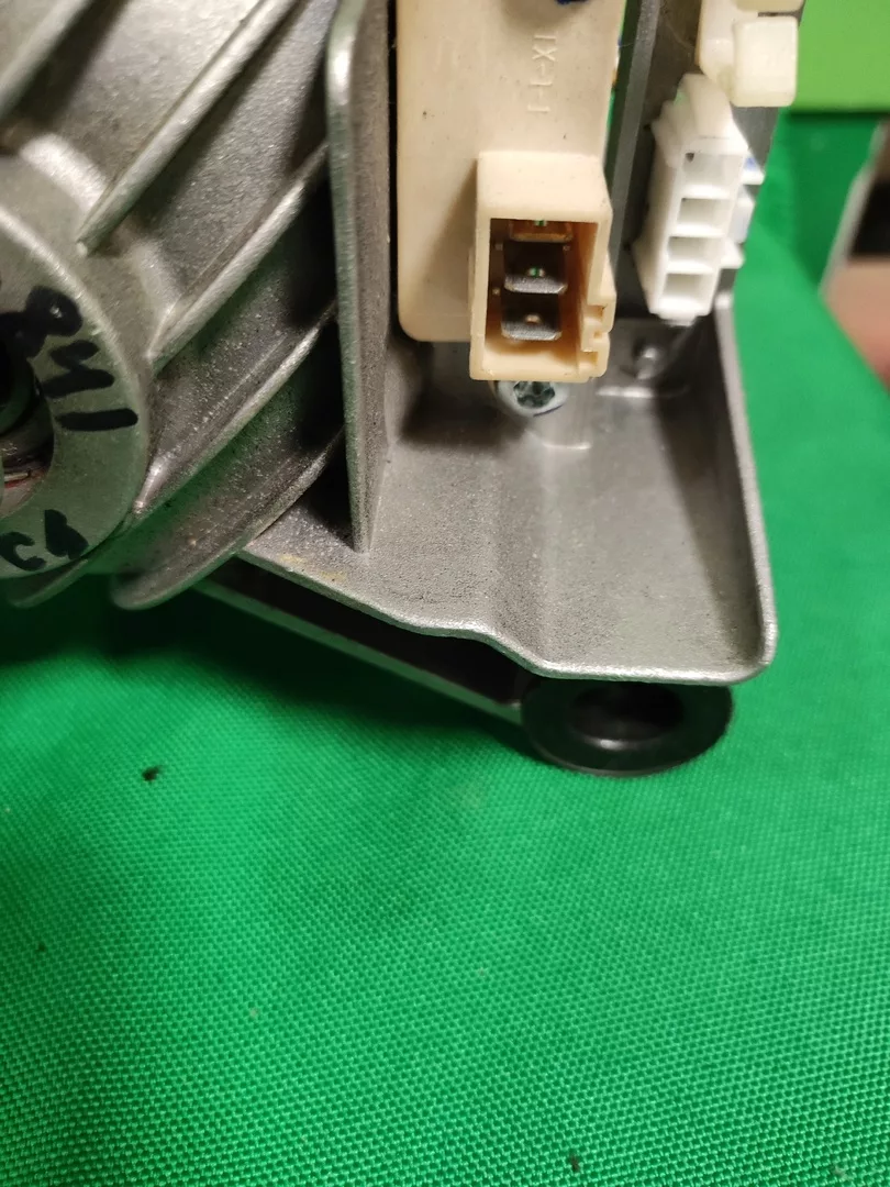 Двигатель Samsung Motor 120503841-3контакта.Инвертор