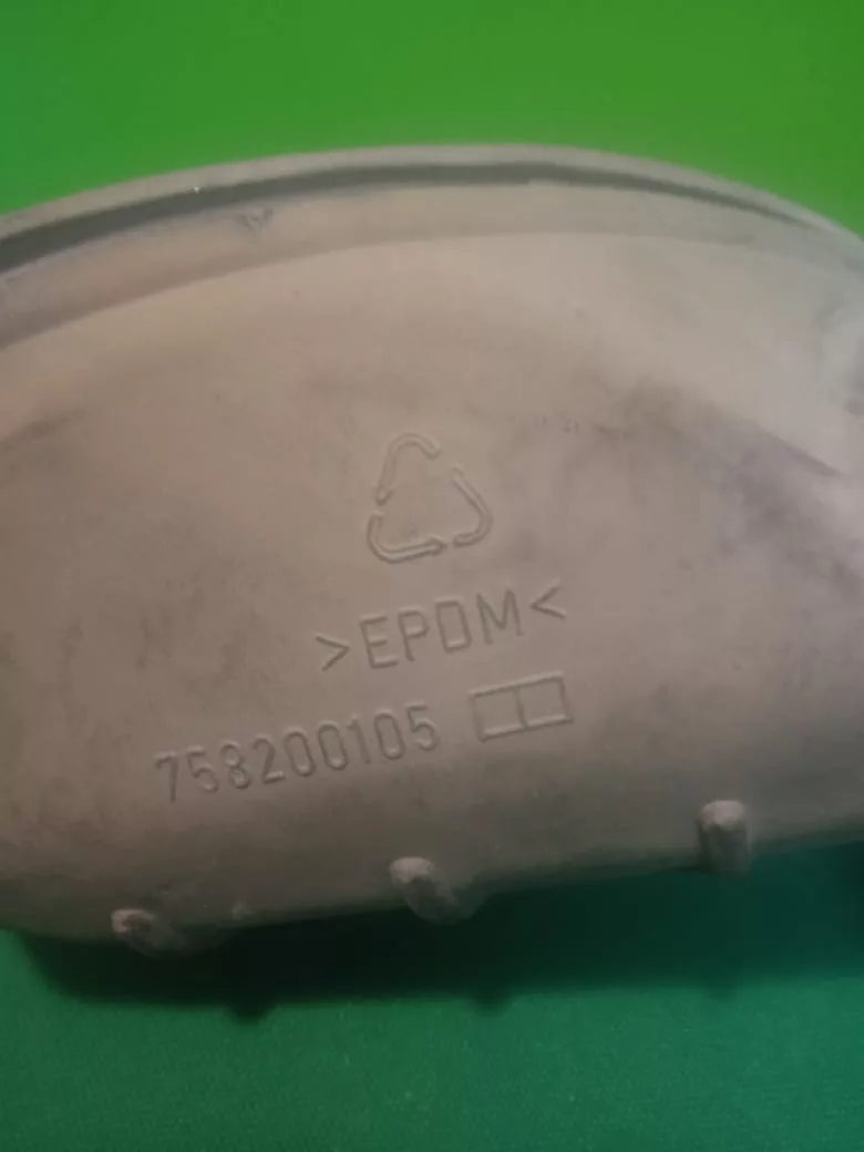 Патрубок Bosch 758200105