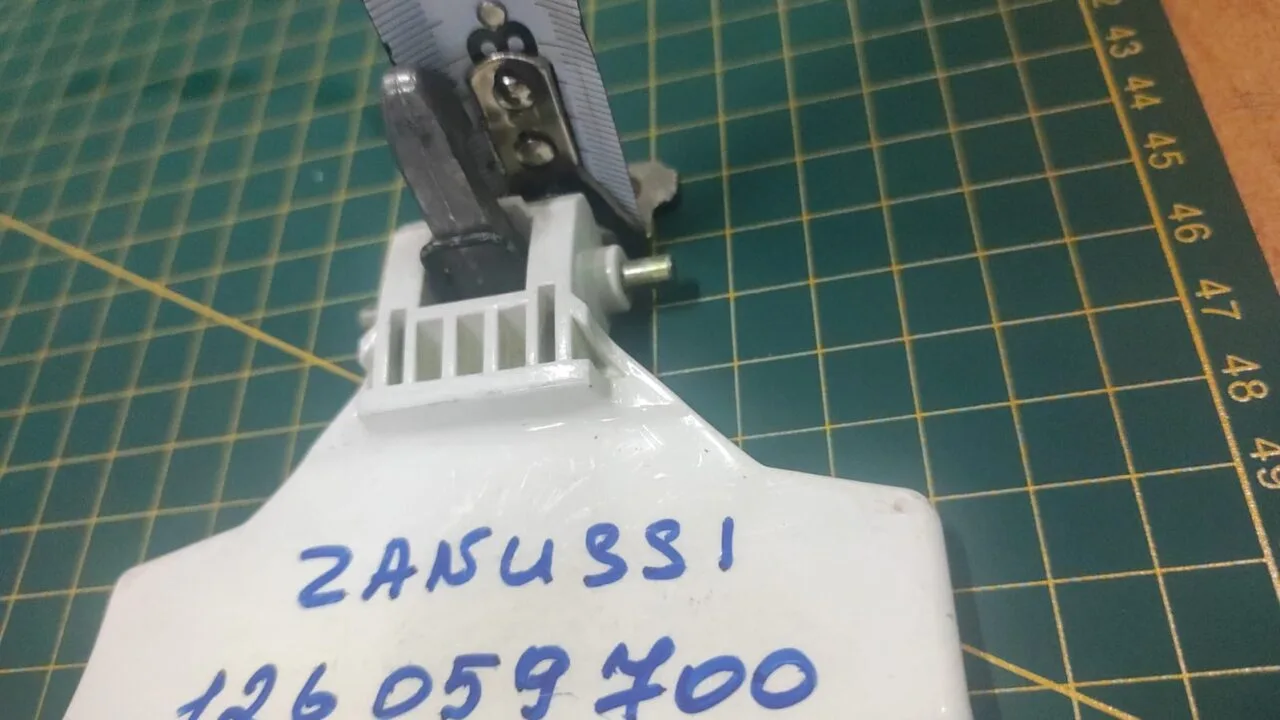 Ручка люка Zanussi, Electrolux, AEG 126059700