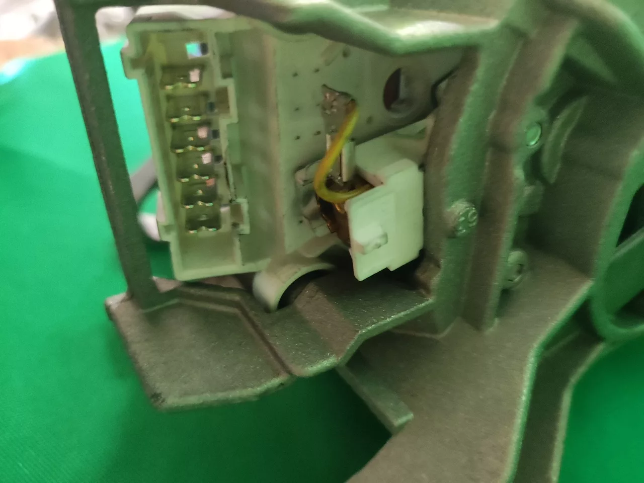 Двигатель Bosch 9000110061 -6 контактов