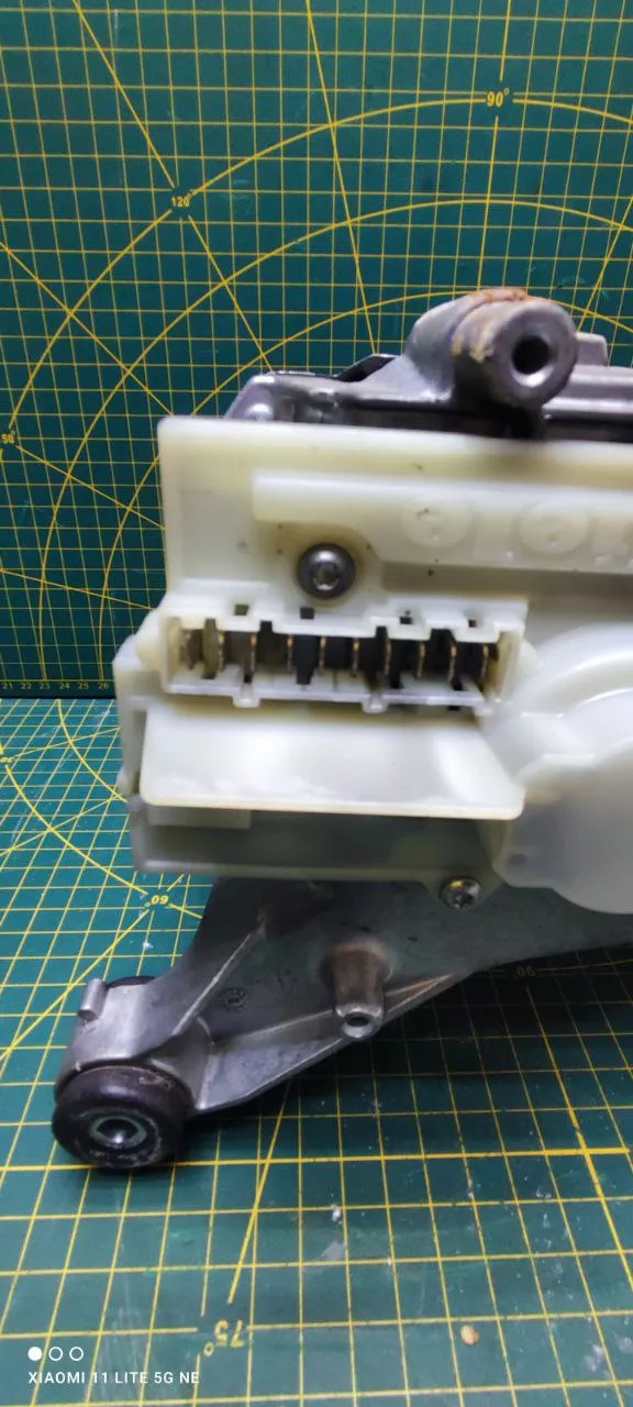 c671b1a9-5ca0-42b0-9ab8-1b3844fcf0cc Двигатель Miele 6947041-10контактов