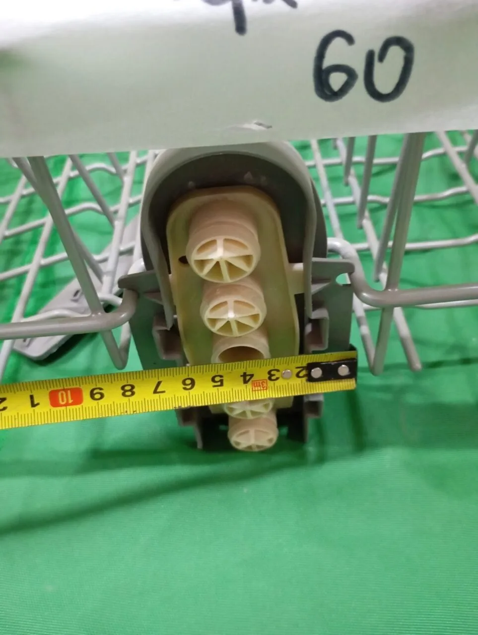 cVwinsCHcJLtMZNjHWDP8OPckT39bU-O-IeNvHN_MYptl3Yi3XRsSlAk-ir_l1XzLOTdfQIHSqiNy4W9x-CERj23 Верхняя корзина Bosch 771812 для пмм 60см.