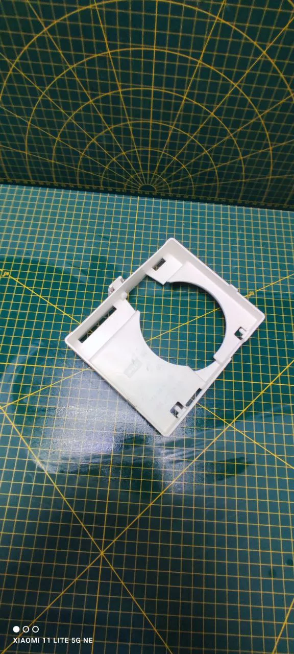 ccd990a2-1867-41e2-8c8e-ad7a9662da18 Крышка фильтра Miele 4912782