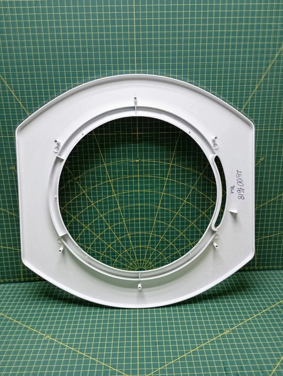 Обрамление внешнее Ariston 25001618 бел
