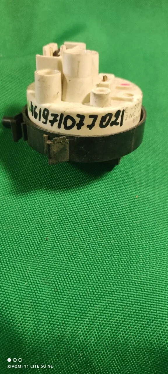 Прессостат Whirlpool 461971077021 Прессостат Whirlpool 461971077021