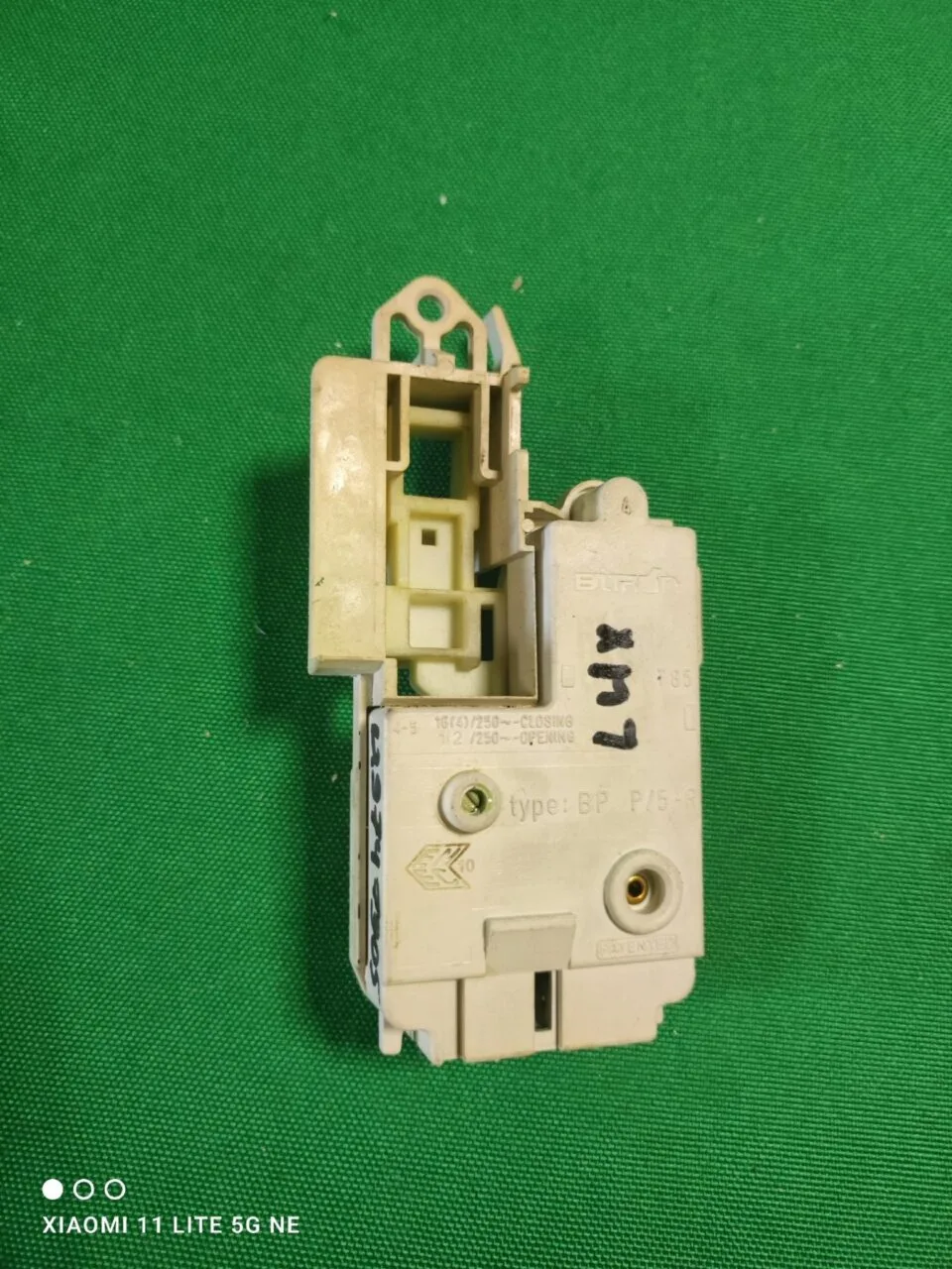 Замок люка (УБЛ) Electrolux 129747905 129747903 129747904