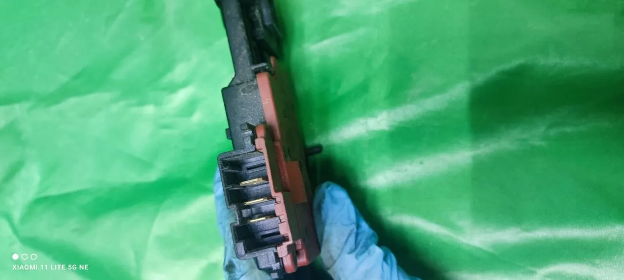 Замок люка (УБЛ) Electrolux 4806118