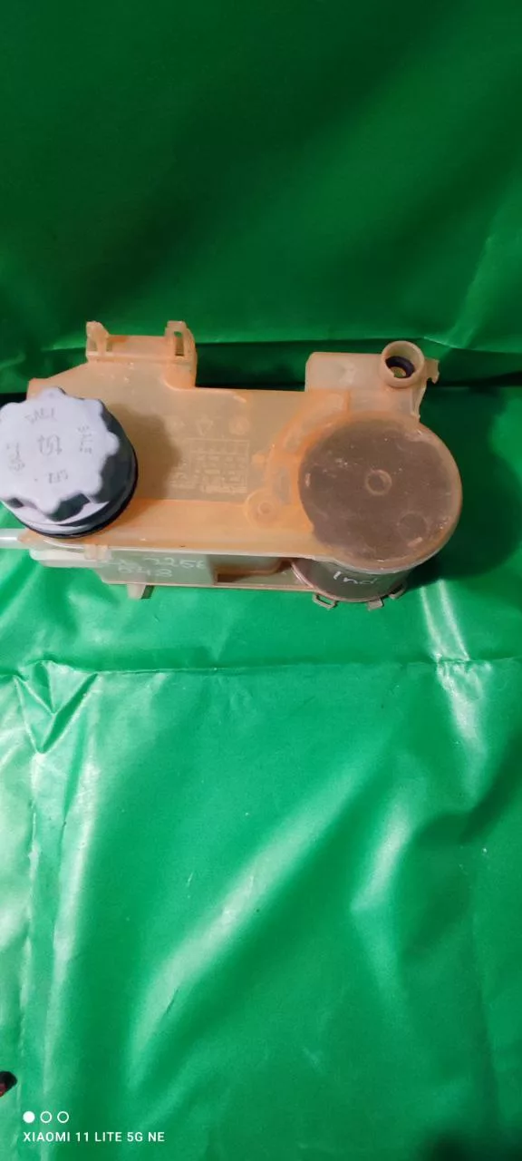 dd905959-e5df-46d0-9f47-a52b9bef86bb Бункер соли Indesit C00256548 для пмм