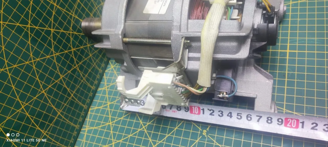 Двигатель Electrolux FHP 110536101 8 контактов