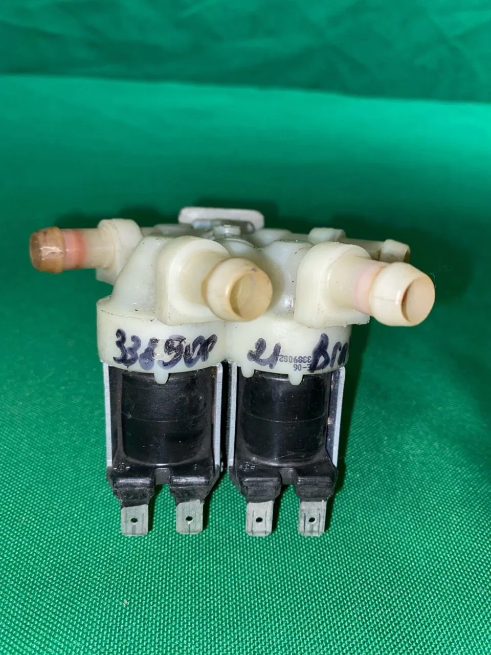 Клапан четверной Brandt 33890021 контакты