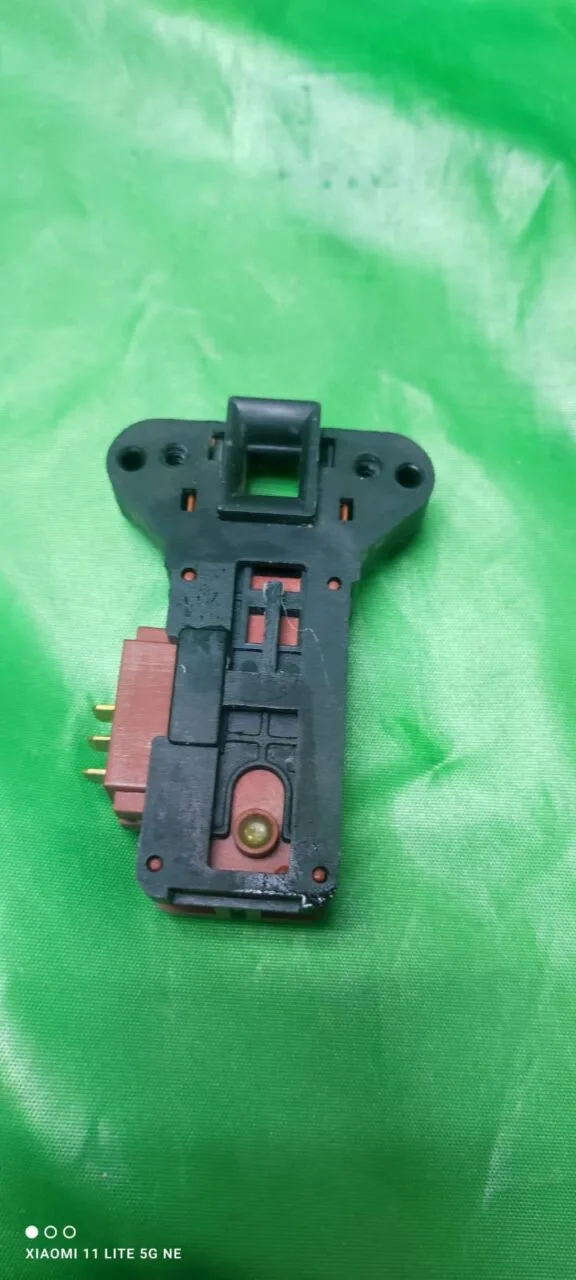 Замок люка (УБЛ) Beko 2805310400