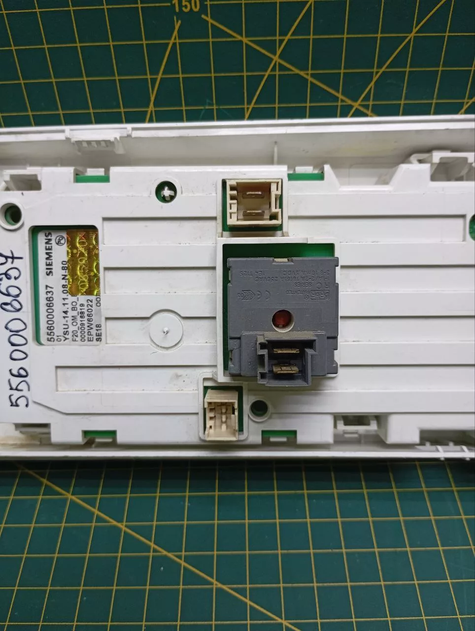 eb9f7d29-1a7a-4cf4-b686-c2ad5d248f6e Панель управления Bosch 5560006637